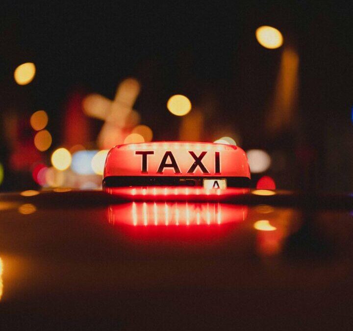 Assurance taxi pas chère : négocier avec un courtier !